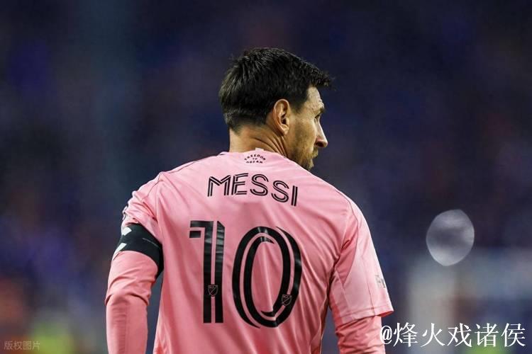 C罗梅西实战球衣拍卖天价：一件513万元一件451万元